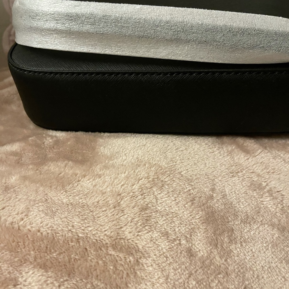 Michael Kors jet set crossbody with chain NWT - Picture 3 of 4